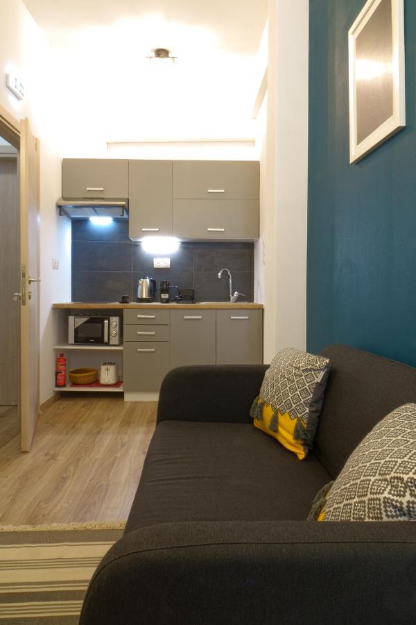 You & Me Cozy Apartments By Zain Атина Екстериор снимка