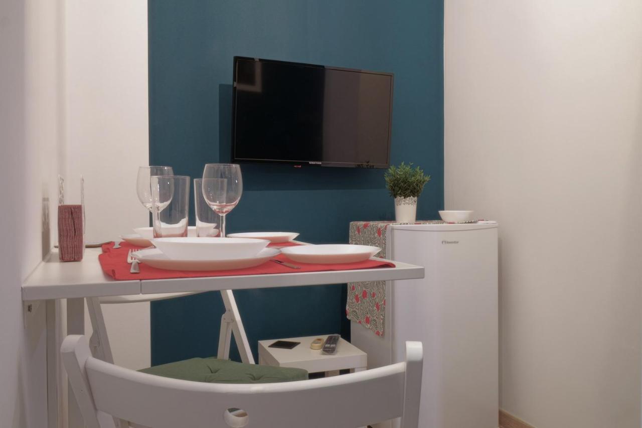 You & Me Cozy Apartments By Zain Атина Екстериор снимка
